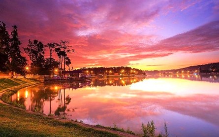 Hoàng hôn tím mộng mơ trên phố núi: Nét đẹp lãng mạn của vùng cao