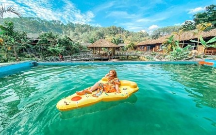 Thư giãn Chanh Sả bên Hồ Bơi View Đẹp: 5 Khu Nghỉ Dưỡng Đà Lạt