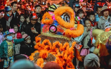 Trung thu rộn ràng trên phố núi Đà Lạt với tiếng trống, múa lân và ánh trăng lung linh.