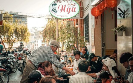 Bố già ở cafe Nga: Lưu giữ hồn xưa về Đà Lạt dung dị