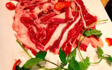 Lẩu Bò Mắm Ruốc Đà Lạt: Hành Trình Ẩm Thực Độc Đáo & Hấp Dẫn