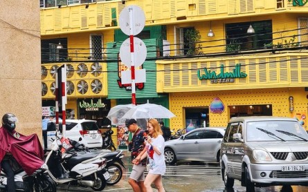 Đà Lạt: Lãng Mạn Dưới Mưa, Nét Xinh Xắn Của Những Chiếc Ô