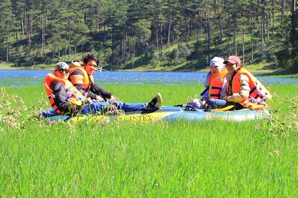 Chèo thuyền Kayak trên hồ Tuyền Lâm