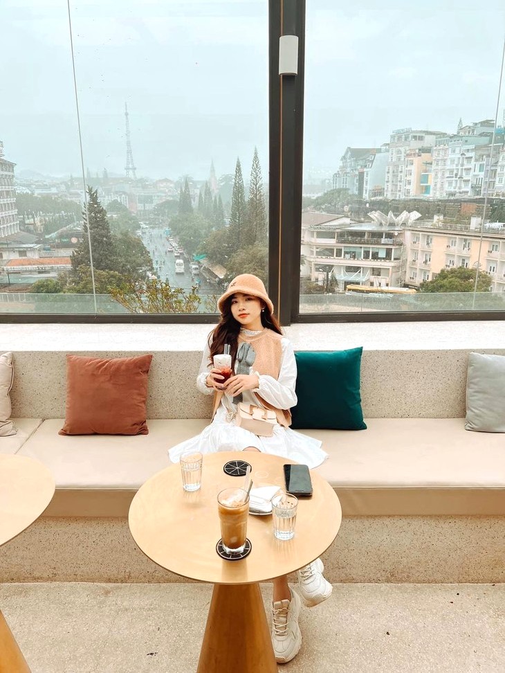 Outfit sống ảo cafe Đà Lạt