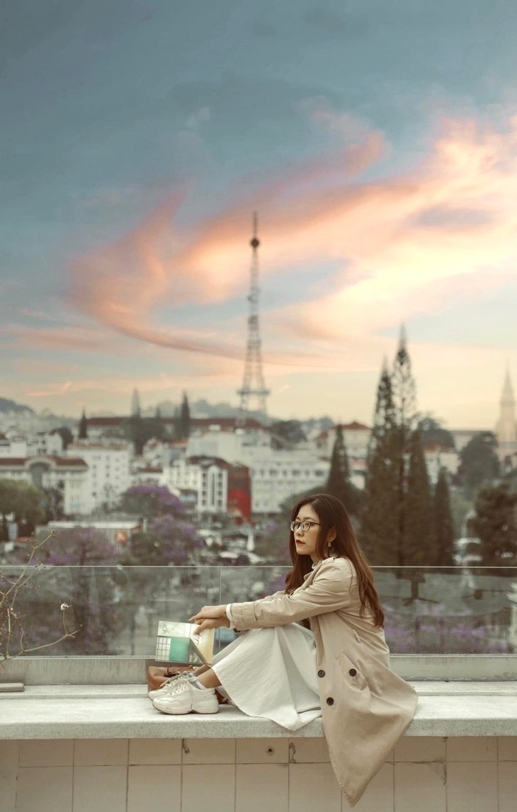 phối đồ check in góc Paris Đà Lạt