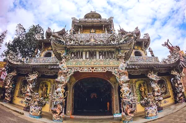 Kham Pha Chua Linh Phuoc