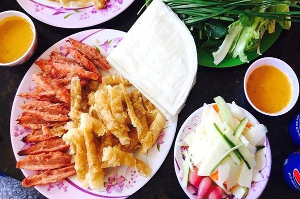 Nem nướng bà Hùng, đặc sản Đà Lạt.