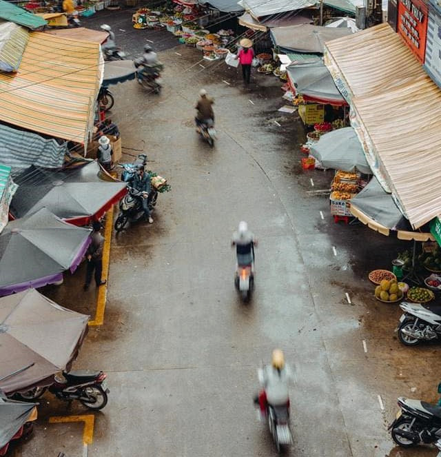 Chợ Đà Lạt rộn ràng sau mưa.
