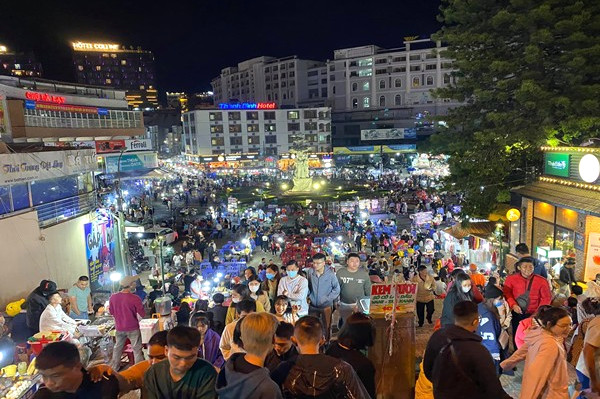Cho Dem Da Lat