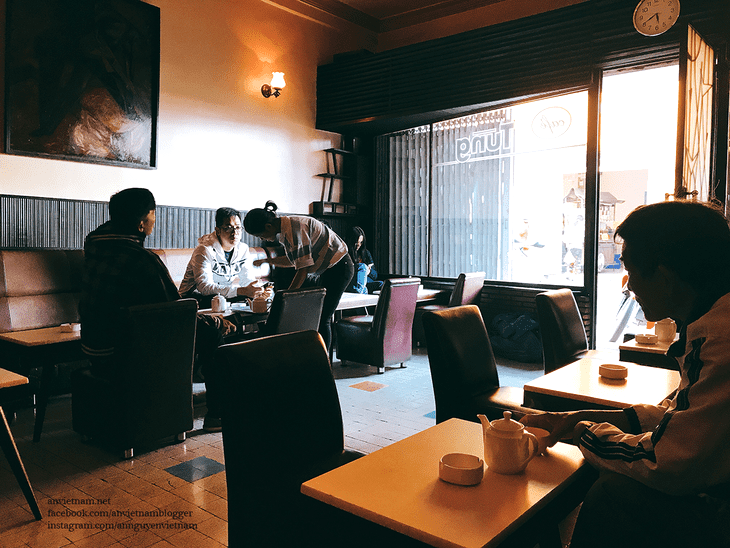 cafe Tùng khu Hòa Bình