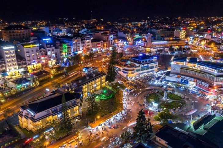 Cho dem da lat