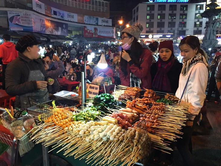 đồ ăn khu Hòa Bình