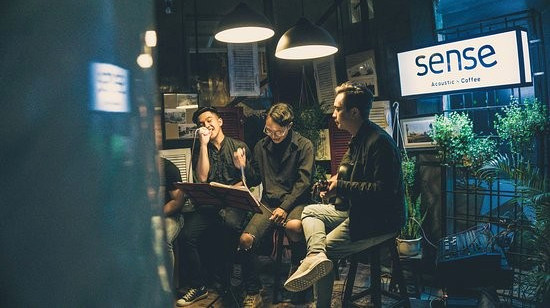Nghe acoustic tại Sense Coffee Đà Lạt
