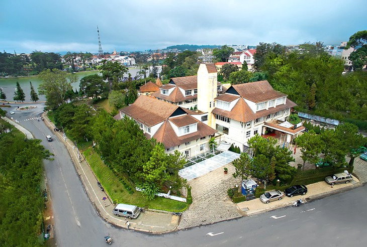 Khách sạn view đẹp gần chợ Mường Thanh.