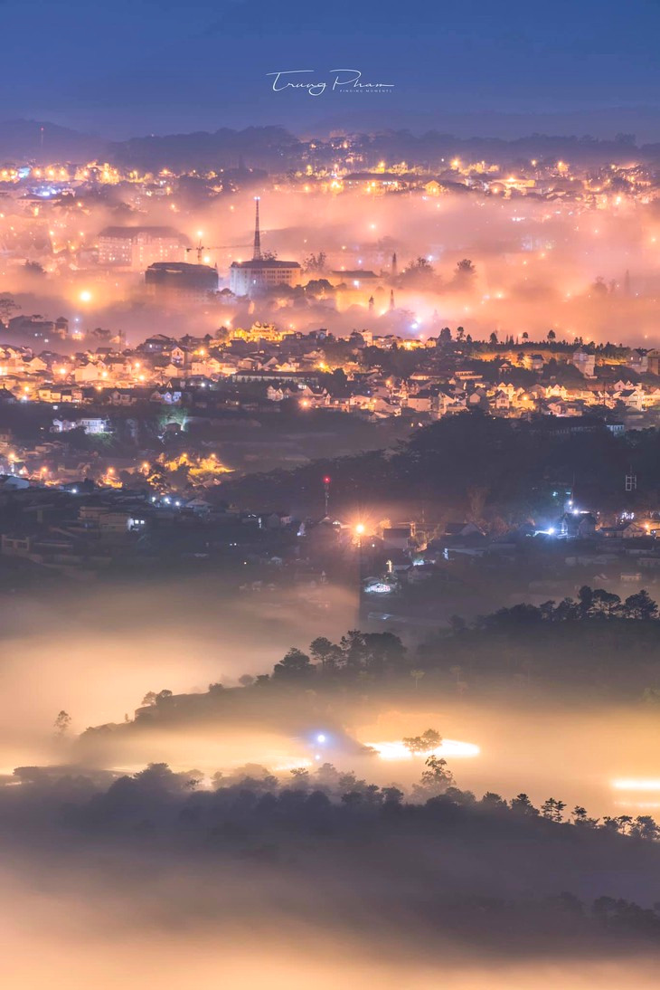 Da Lat Ve Dem Tu Tren Cao