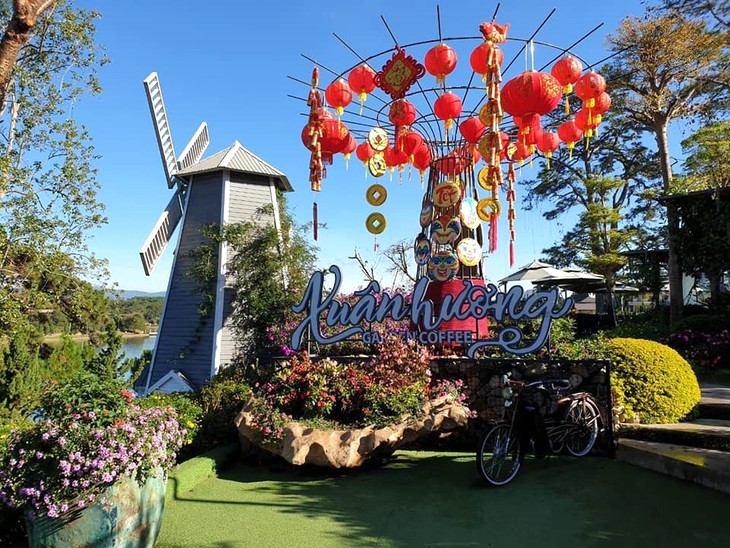 Xuan Huong Garden Coffee, Lam Gan Quang Truong