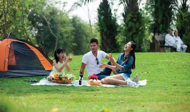 Kỉ niệm gia đình vui nhộn! 🏕️📸
