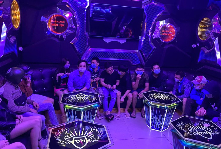 Hat Karaoke Mua Dich