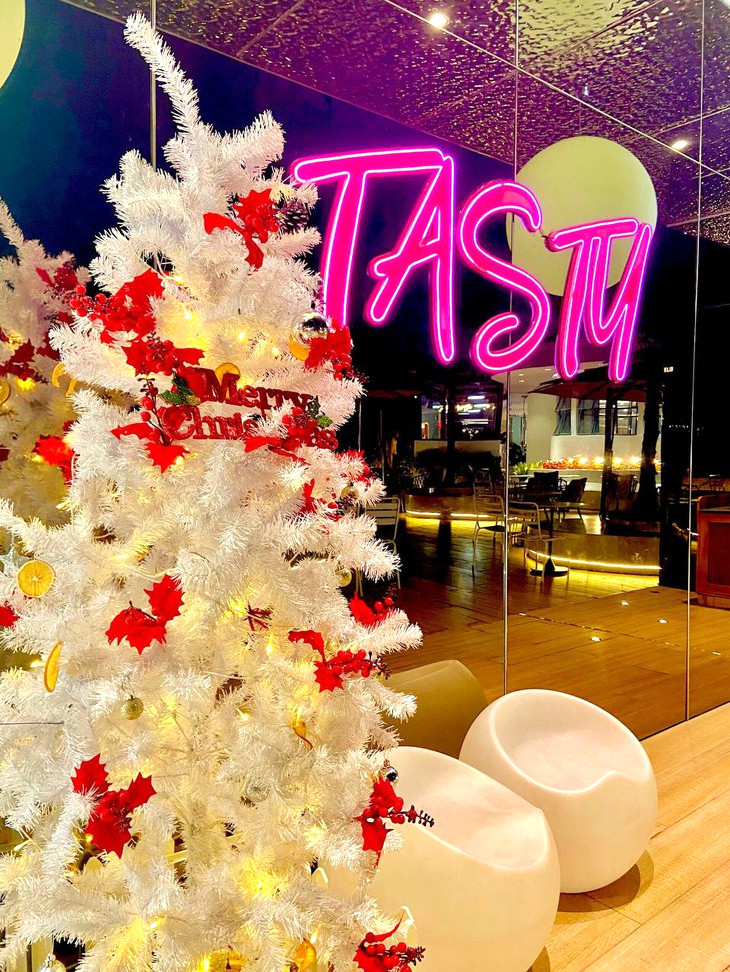 Noel At Tasty 1
