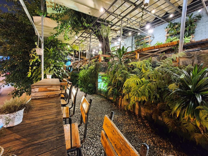 lối đi bên trong An Cafe